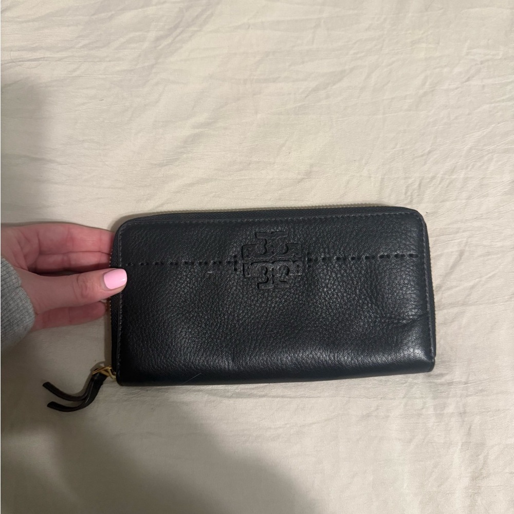 Tory Burch Black Leather Zip Wallet